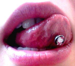 /img/smiles/hello-kitty-tongue-ring2.jpg